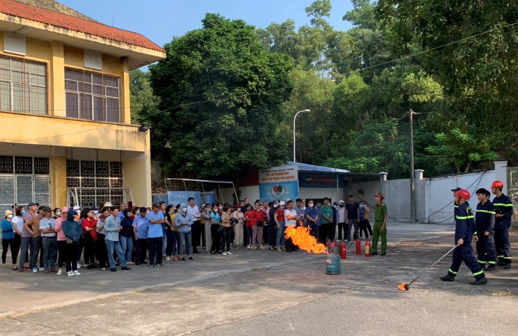 Đội Cảnh sát PCCC&CNCH - Công an huyện Thủy Nguyên: Tập huấn phòng cháy, chữa cháy trong trường học
